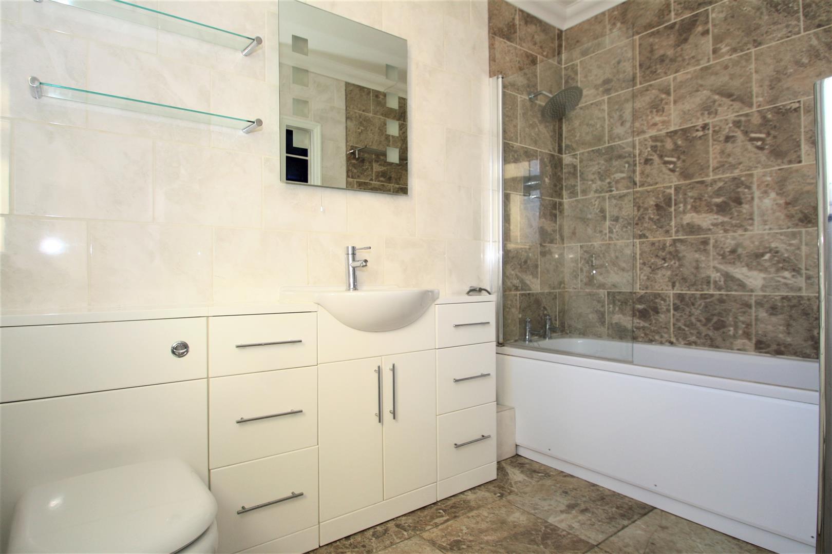 Bathroom 1.jpg